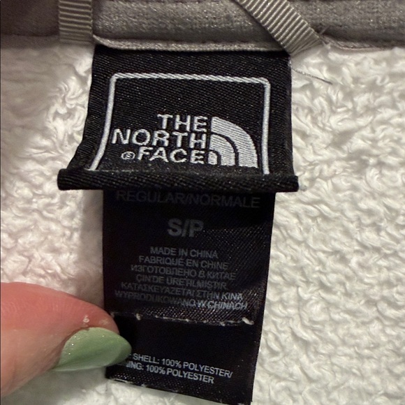 The North Face Women's white Plush Teddy Fleece Jacket - Picture 3 of 8